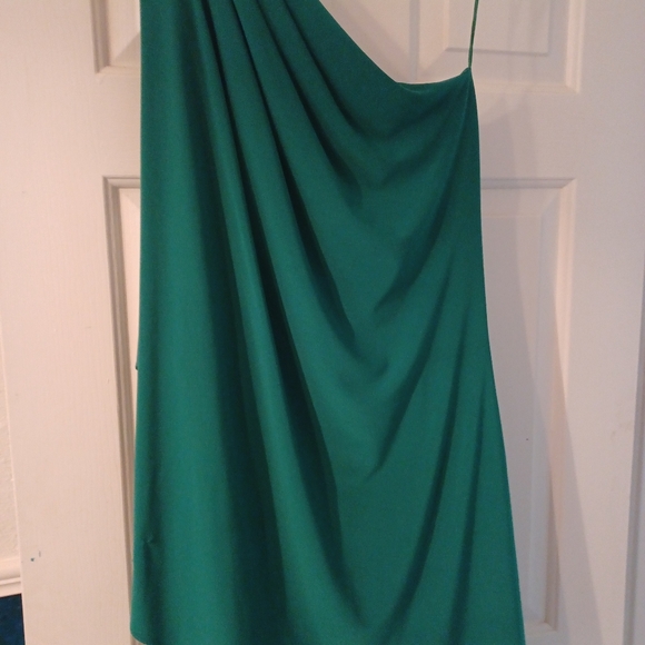 Emerald green one should dress - Picture 3 of 3